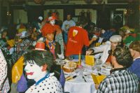 1990-02-25 Prominentendiner clownen 03